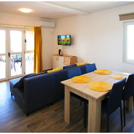 Glavas アパート プリモシュテン