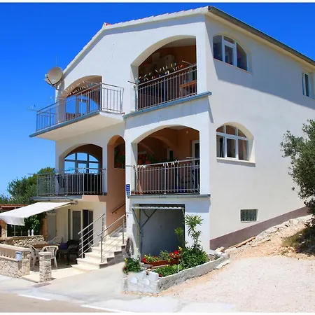 Glavas アパート *